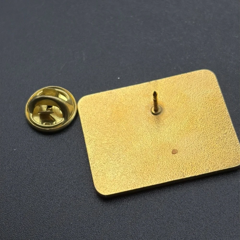 The Old Spaghetti Factory 1988 Spring Classic Four‎ Mile Walk Lapel Hat Pin